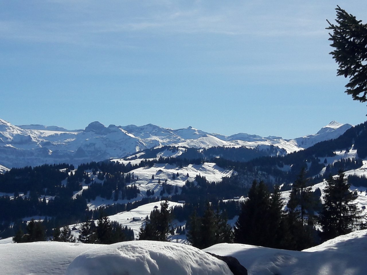 Winterlandschaft, in der Ferne die Plaine morte und das Gletscherhorn
